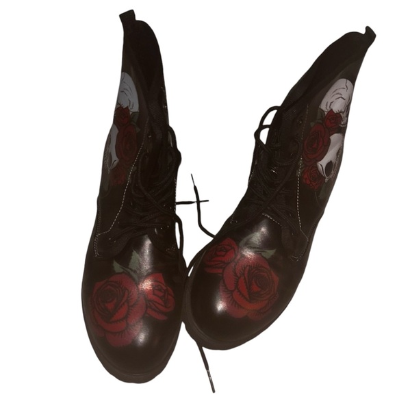 Cute pair of women’s boots!! Size 40 - Picture 2 of 6